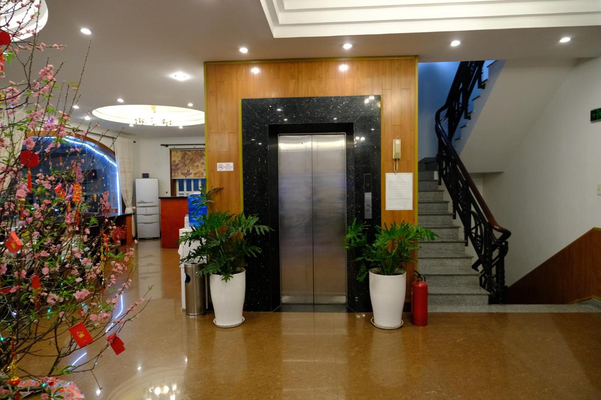 Hoa Phat Hotel & Apartment Thành Pho Ho Chí Minh Esterno foto