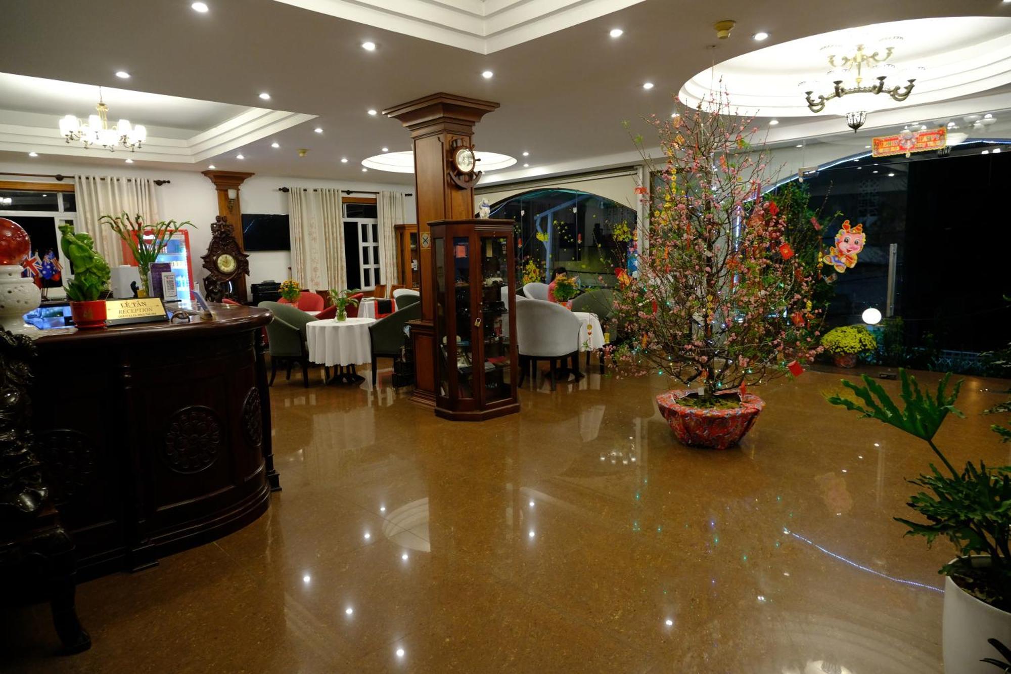 Hoa Phat Hotel & Apartment Thành Pho Ho Chí Minh Esterno foto