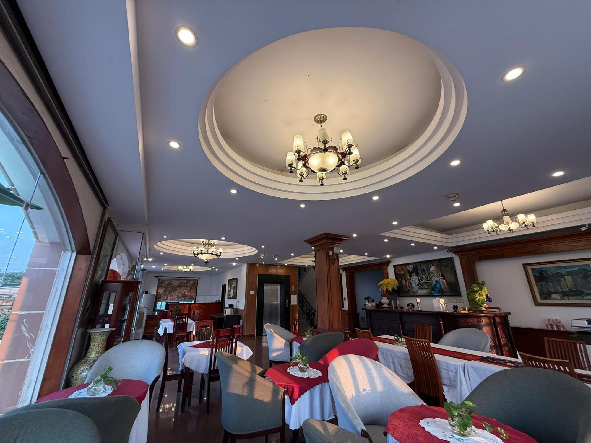 Hoa Phat Hotel & Apartment Thành Pho Ho Chí Minh Esterno foto