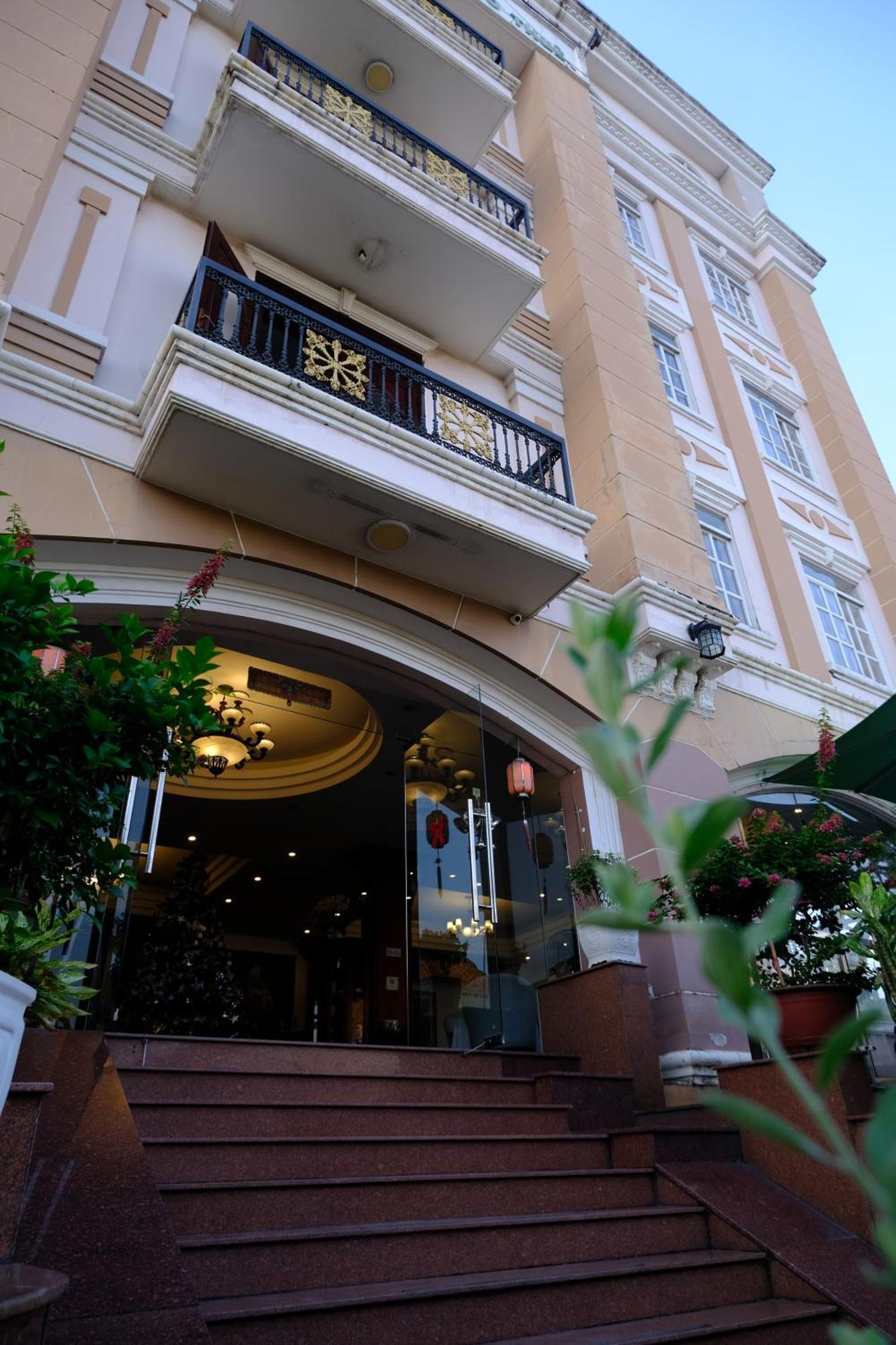 Hoa Phat Hotel & Apartment Thành Pho Ho Chí Minh Esterno foto
