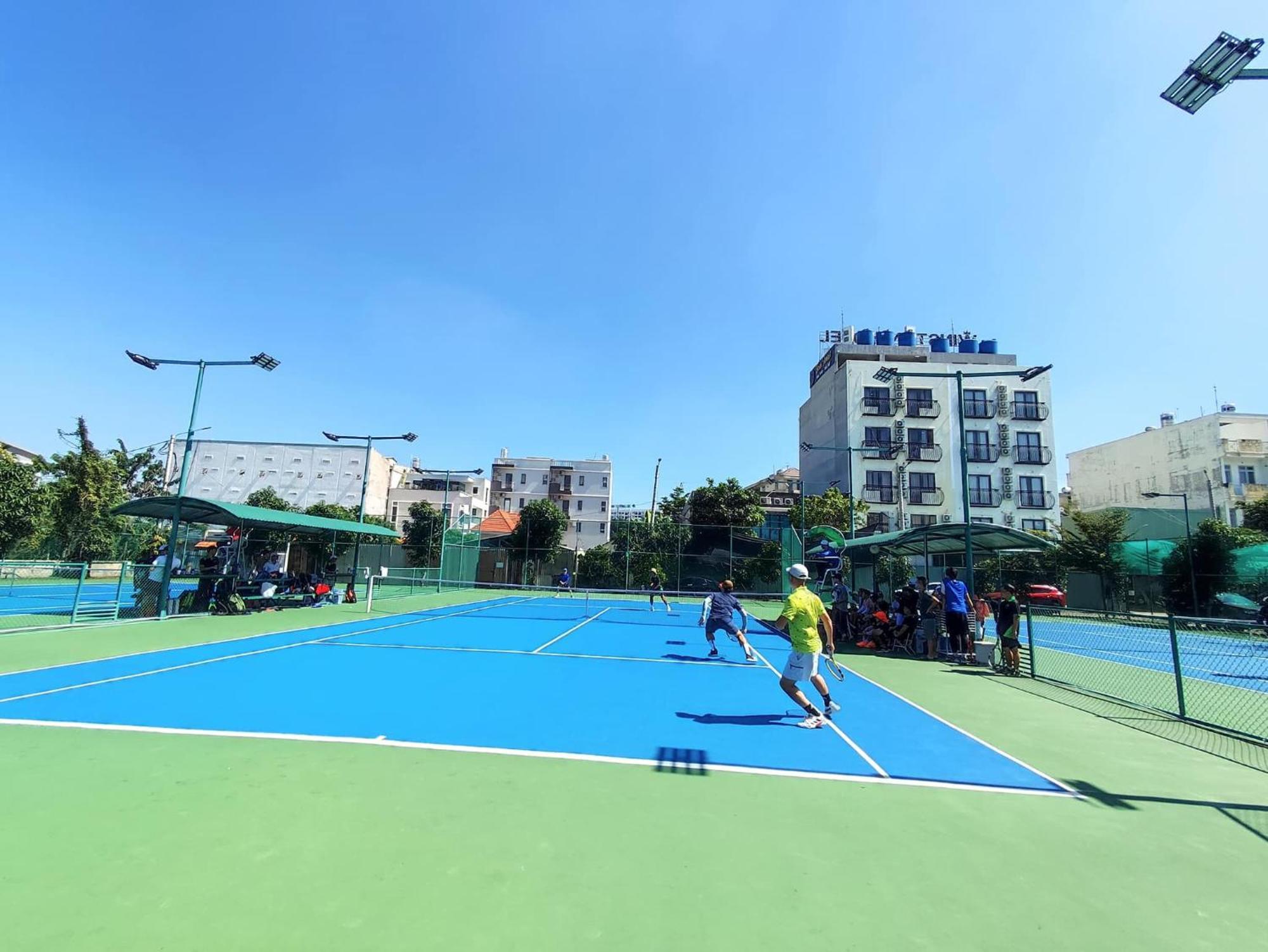 Hoa Phat Hotel & Apartment Thành Pho Ho Chí Minh Esterno foto