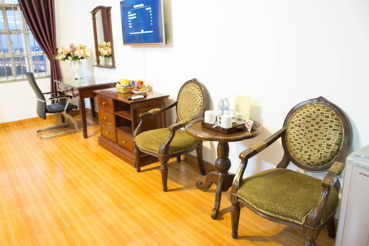 Hoa Phat Hotel & Apartment Thành Pho Ho Chí Minh Esterno foto